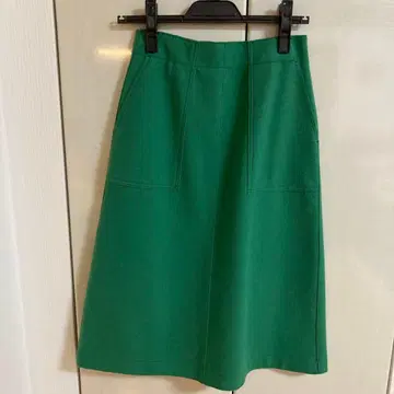 Ballsey 그린 컬러 타이트 스커트 무릎 기장 앞 포켓 있음