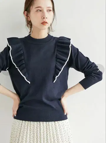 [택 포함 미사용 새상품] 로페피크닉 어깨 프릴 니트 스웨터 네이비 38