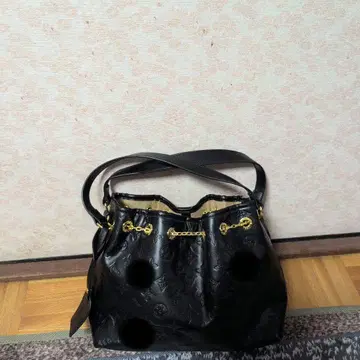 블랙 핸드백 파우치 포함