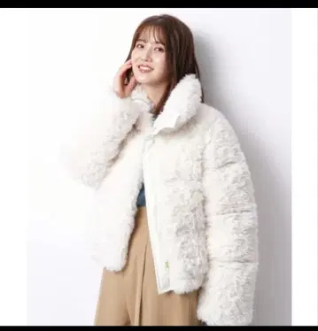 저스길리티 새상품 택 포함 보아 다운 화이트 S사이즈