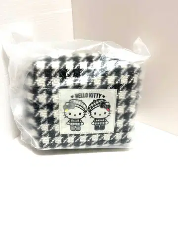 새상품 산리오 흑백 걸리시 쌍둥이 코디 헬로키티 파우치