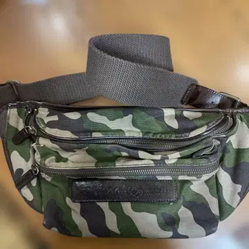 카모플라쥬 바디백 천연 가죽과 캔버스 소재