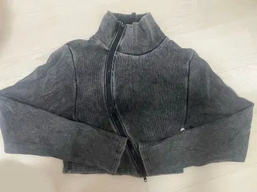 그레이 플리스풍 긴팔 상의