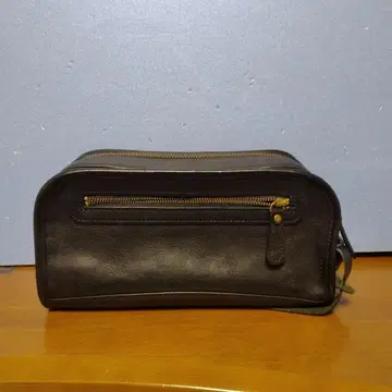 다크 브라운 가죽 클러치백