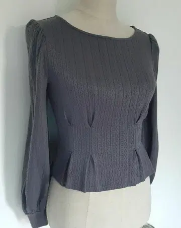 릴리안 캐럿 페플럼 상의