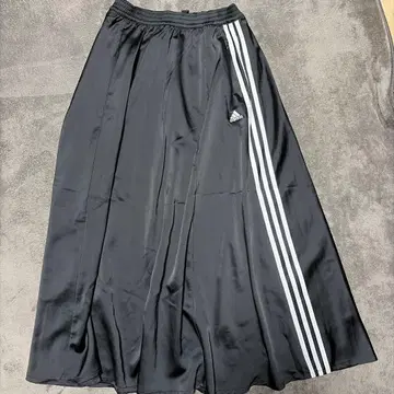 adidas 블랙 플레어 스커트