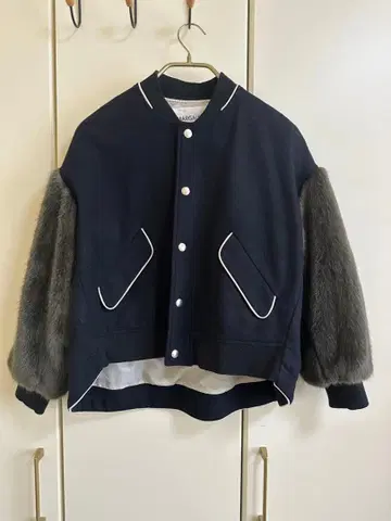 [ MARGAUX ] 퍼 소매 절개 울 블루종 F