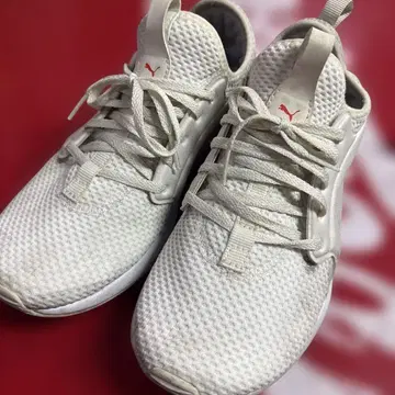 Puma 화이트 스니커즈