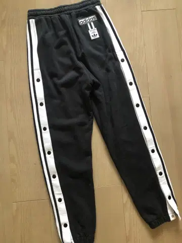 adidas 스냅 버튼 조거 팬츠 블랙