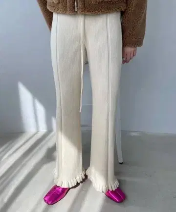 볼륨 프릴 리브 팬츠 [ SANSeLF ]