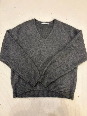 BEAUTY&YOUTH 그레이 V넥 스웨터