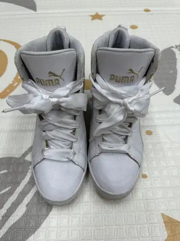 PUMA 화이트 인힐 스니커즈