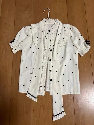 LIZ LISA 하트 무늬 반팔 블라우스