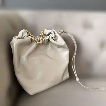 데메리에 베이지 체인 복조리 숄더백 2way