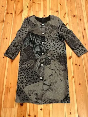 애니멀 무늬 긴팔 무릎 기장 원피스