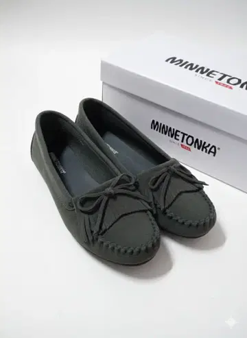 MINNETONKA [미네통카] 킬티 스웨이드 모카신 그레이 25
