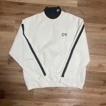 QY 하이넥 트레이닝복 화이트