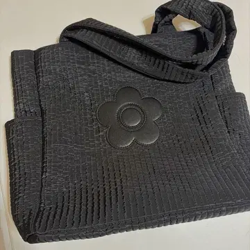 마리콴트 데이지 패치 누비 토트백 블랙