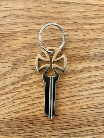 INDEPENDENT 인디펜던트 아이언 크로스 열쇠 키