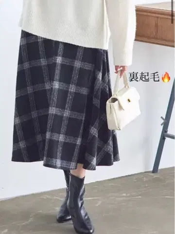 새상품! 미사용품! 택 포함! 컨디션 최상 빅 체크 플레어 스커트 블랙