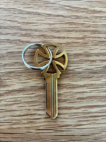 INDEPENDENT 인디펜던트 아이언 크로스 열쇠 키