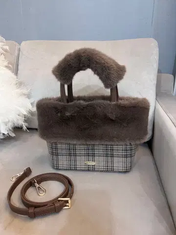 새상품급 릴리 브라운 에코 퍼 네이비 멀티 웨이 토트 체크 무늬