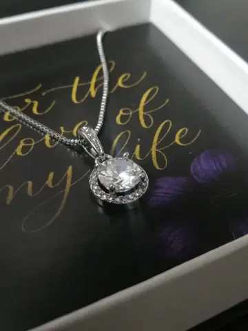 라운드 컷 크리스탈 목걸이