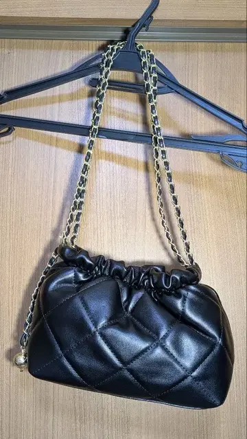 블랙 퀼팅 숄더백 미사용