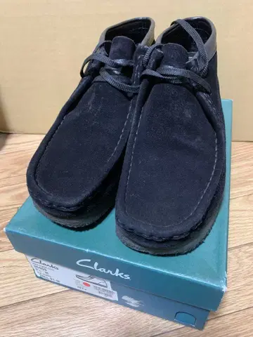 Clarks 블랙 스웨이드 모카신 신발