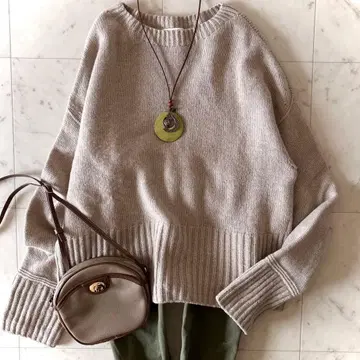 새상품급 맥피 지롱 라무스 울 크루넥 풀오버 라이트 베이지