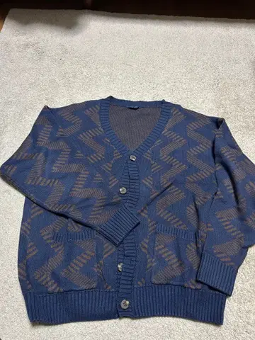 네이비 브라운 지그재그 패턴 가디건