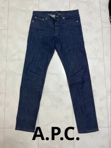 A.P.C. 프티 뉴스탠다드