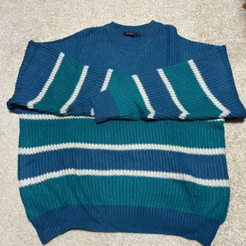 파랑과 그린 스트라이프 니트 스웨터