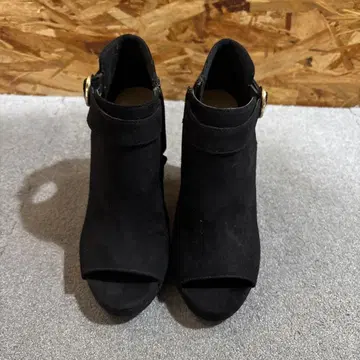 H&M 이번 시즌 구매 부티 블랙 스웨이드 금장 장식 골드 사이즈 36