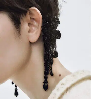 black drip down clip tanakadaisuke