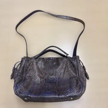 뱀 가죽 숄더백 다크 브라운