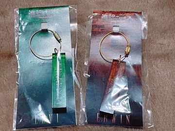 [ 미개봉 새상품 ] 진격의 거인 대사 아크릴 키링 리바이 & 엘빈 세트