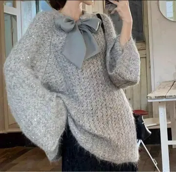 Achic 볼륨 슬리브 리본 포함 니트