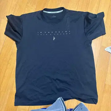 IN THE PAINT 블랙 T셔츠