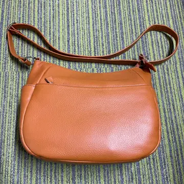 브라운 소가죽 숄더백