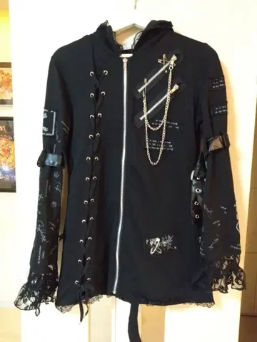 ACDCRAG 고양이 귀 샹들리에 후드티