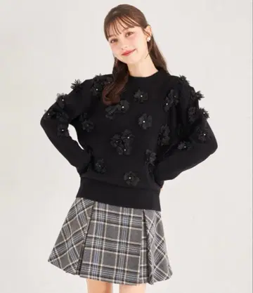 [ 새상품급 ] tocco 꽃 모티브 블랙 니트 스웨터