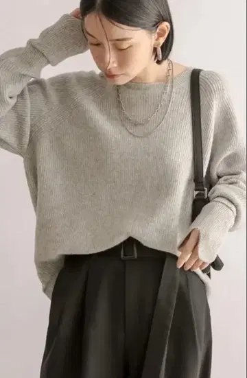 리브드 로아 릴랙스핏 그레이 니트 스웨터