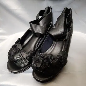 Fizz 블랙 플라워 장식 오픈토 펌프스