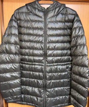 유니클로 울트라 라이트 다운 자켓 XL 사이즈 그린 계열