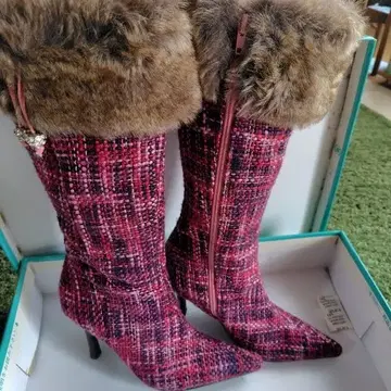 스웨이드 타입의 롱 부츠