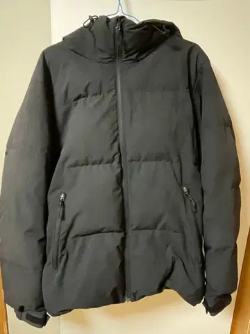 GU 블랙 다운 자켓 후드 부착