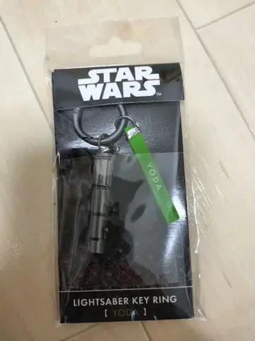 코믹콘 한정판 라이트세이버형 키링 요다