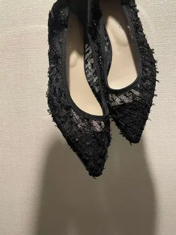블랙 레이스 스틸레토 플랫슈즈