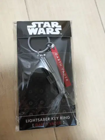 코믹콘 한정판 라이트세이버형 키링 다스 베이더